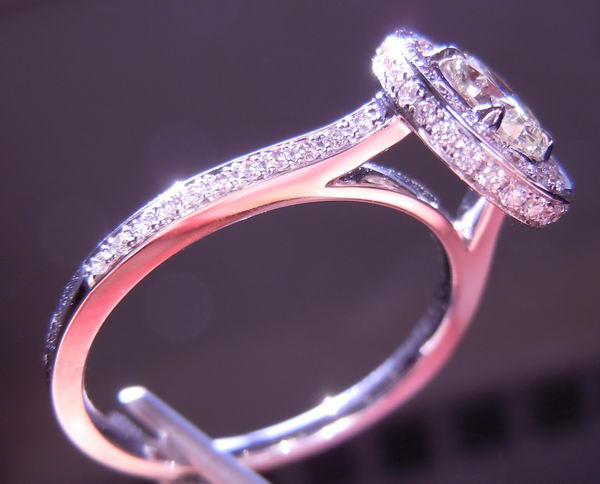 colorless diamond ring