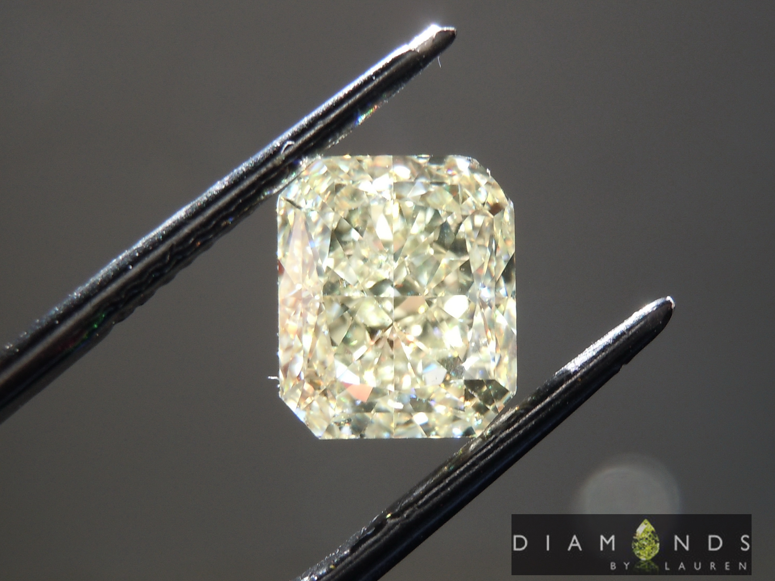 3.01ct W-X VS2 Radiant Cut Diamond R9941