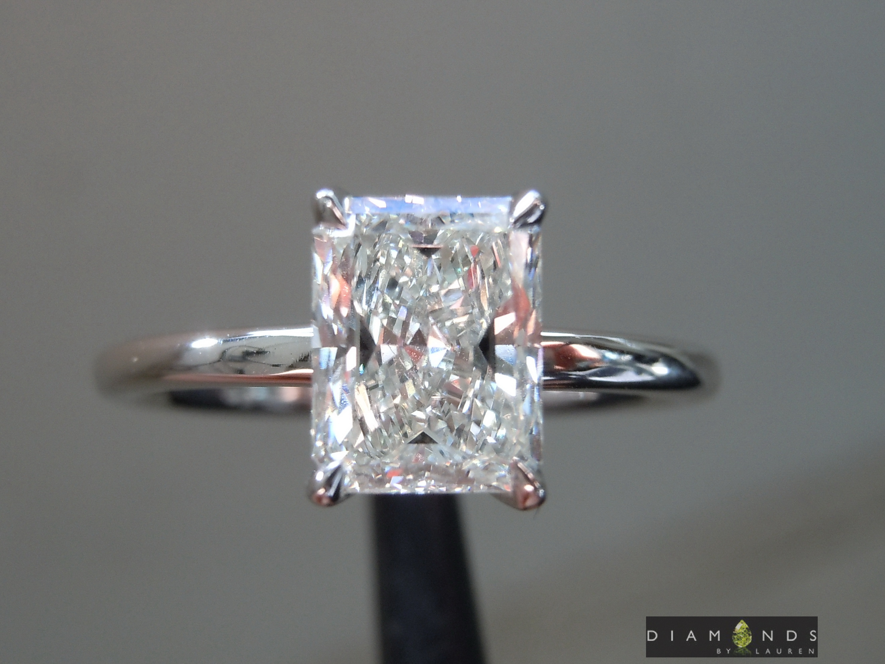 colorless diamond ring