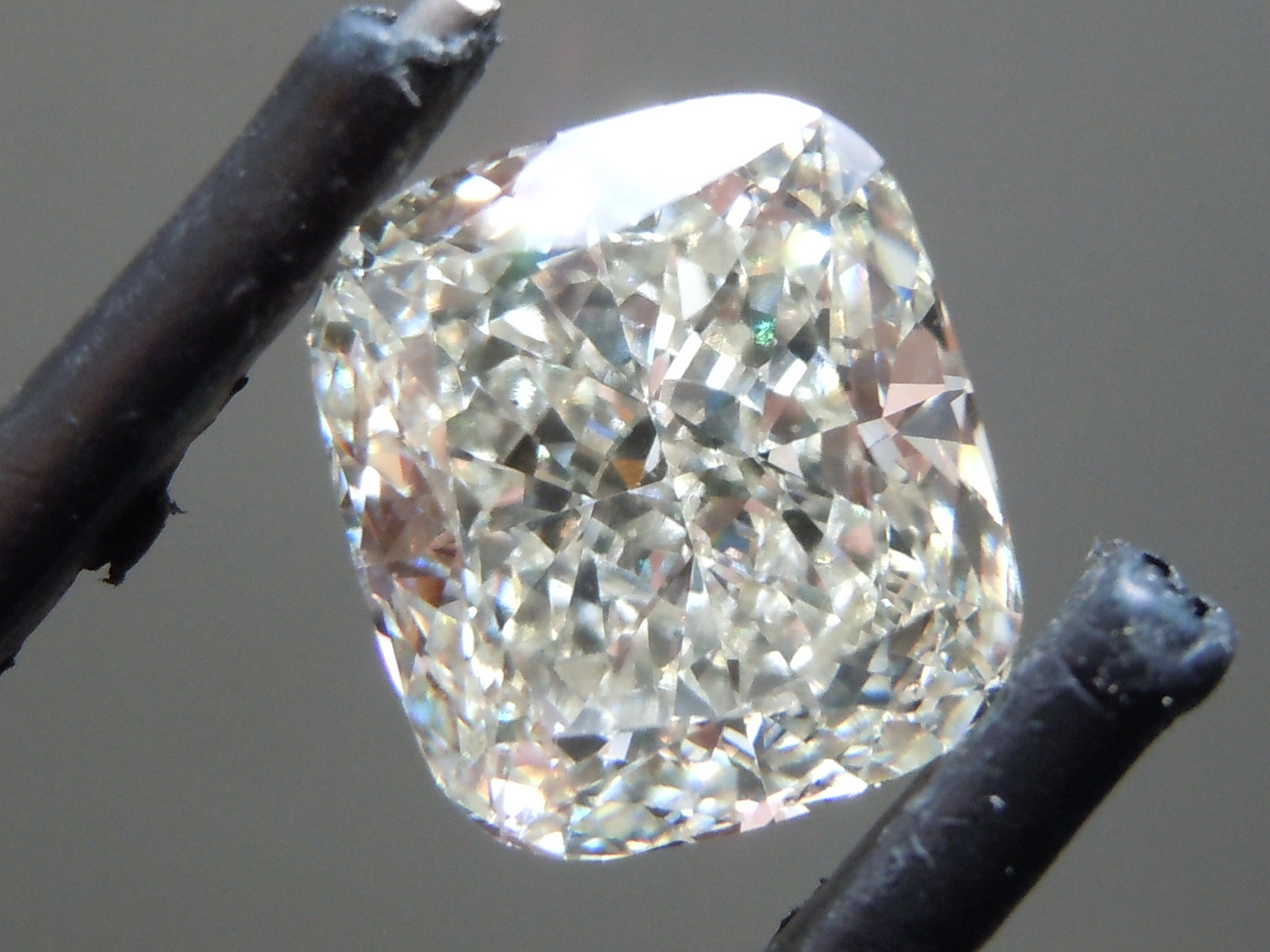 SOLD....3.01ct L SI1 Cushion Cut Lab Grown Diamond R10045