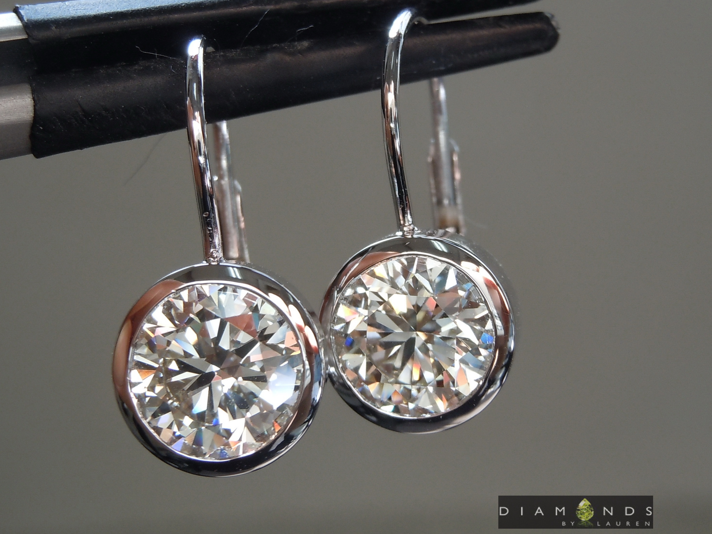 colorless diamond earrings