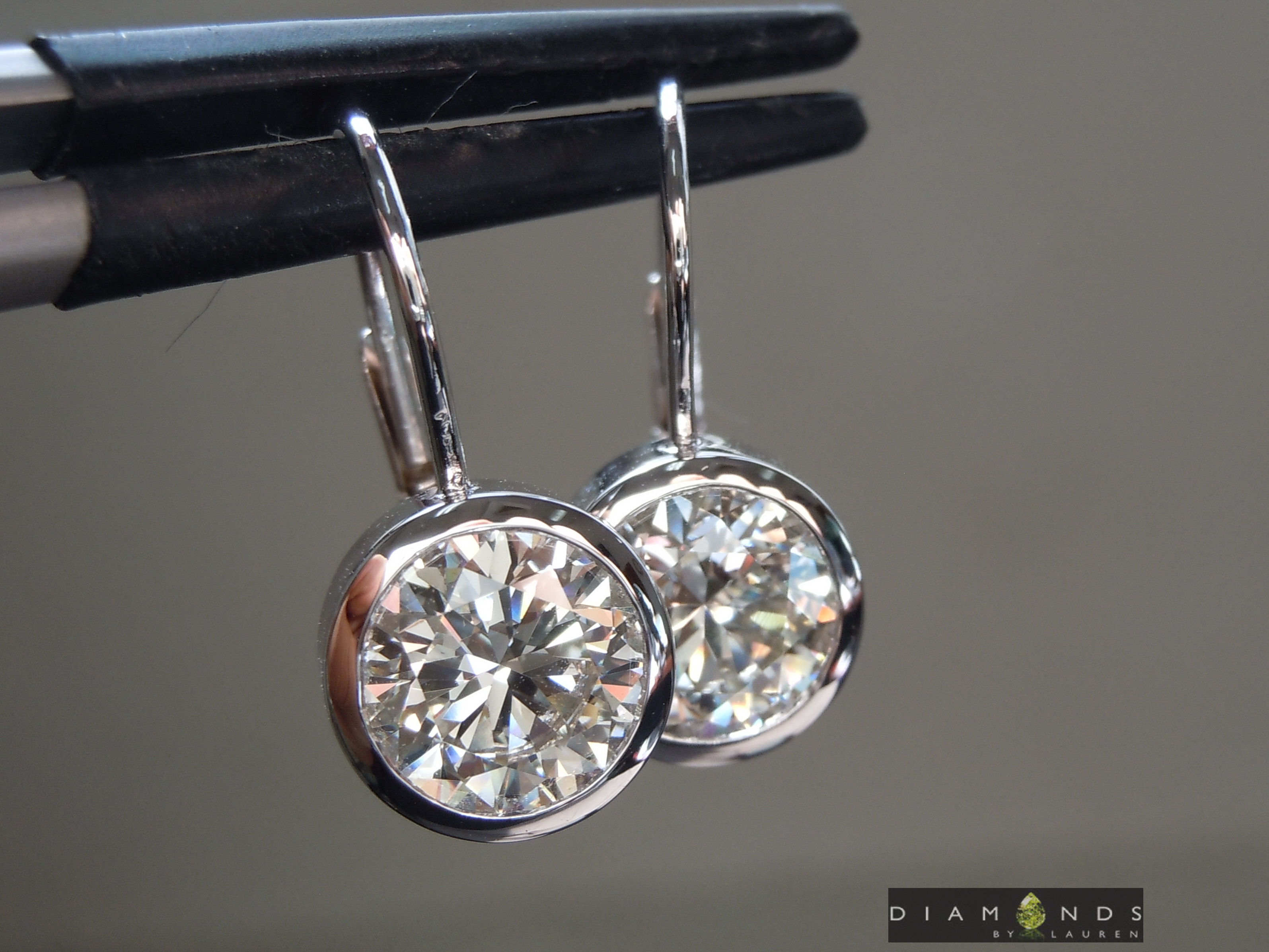 round diamond earrings