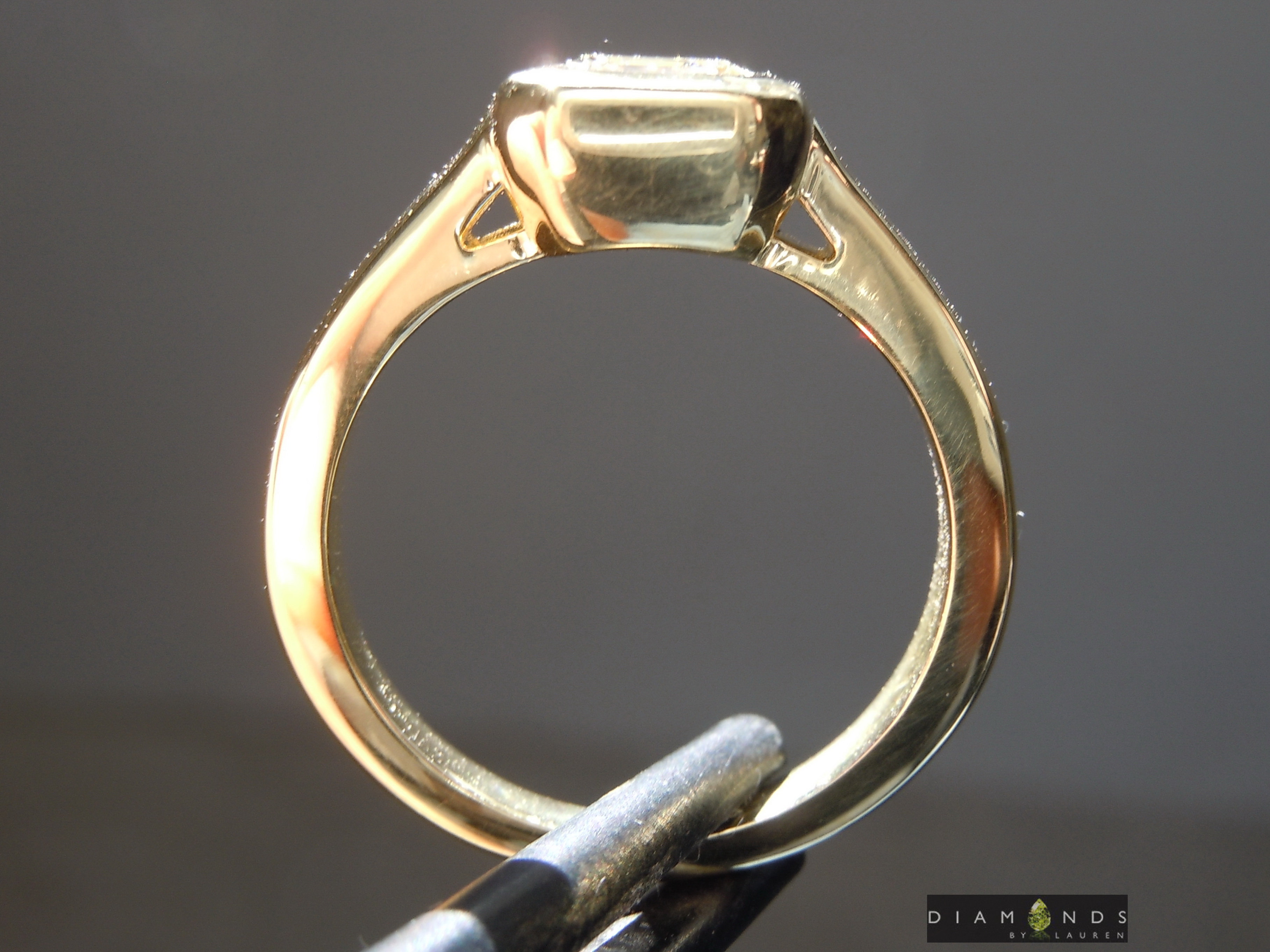 colorless diamond ring