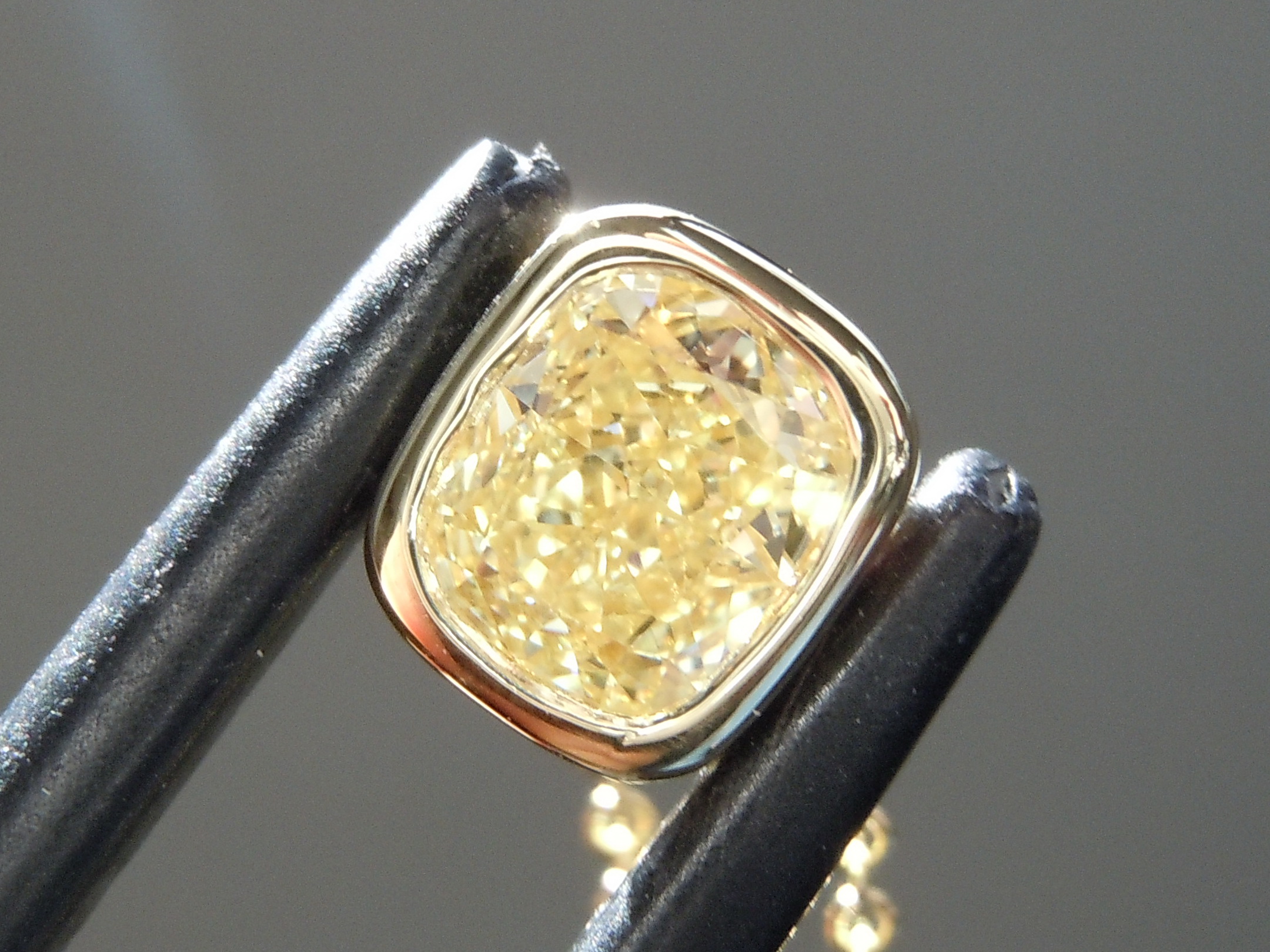 natural yellow diamond pendant