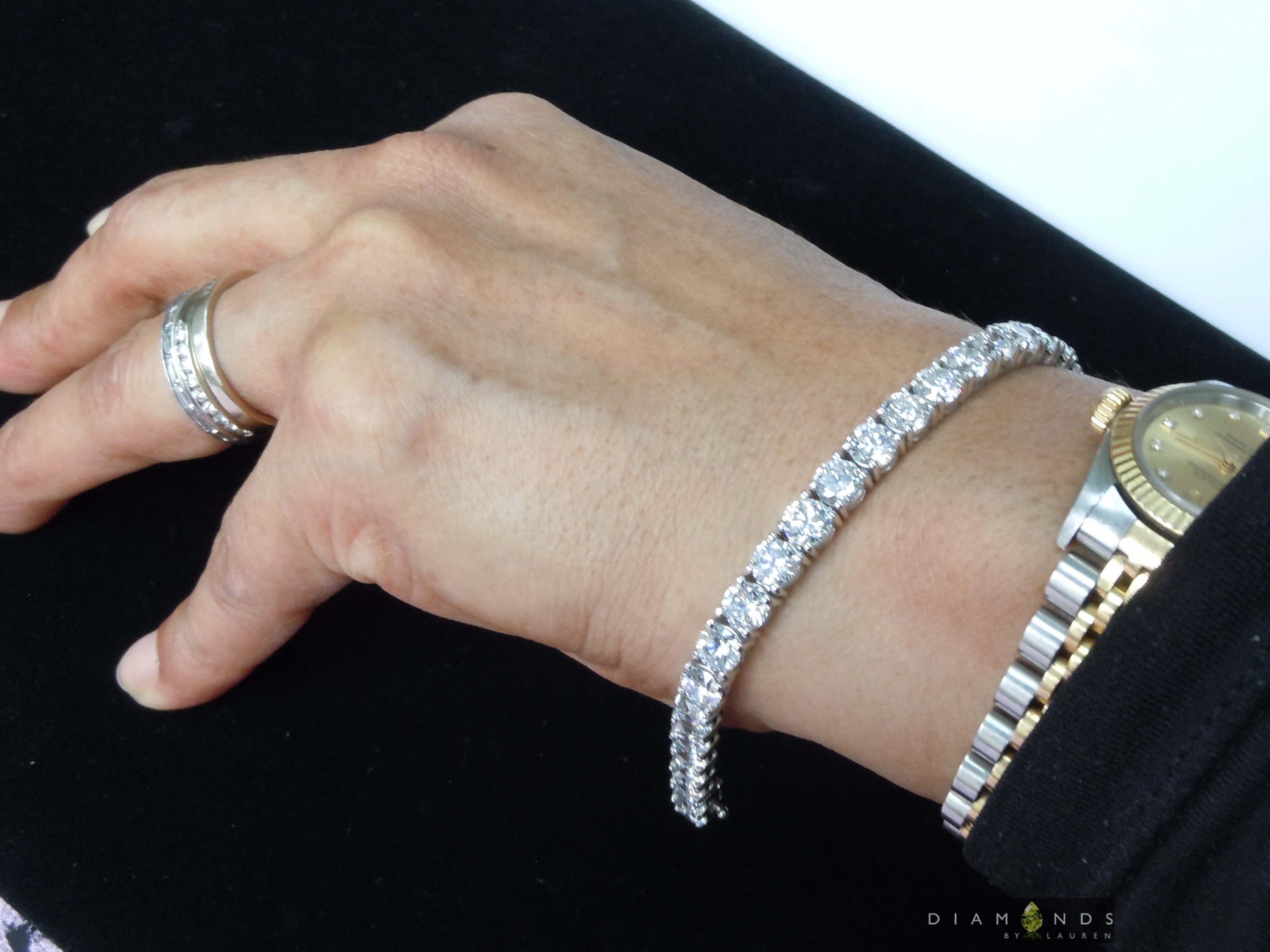 colorless diamond bracelet