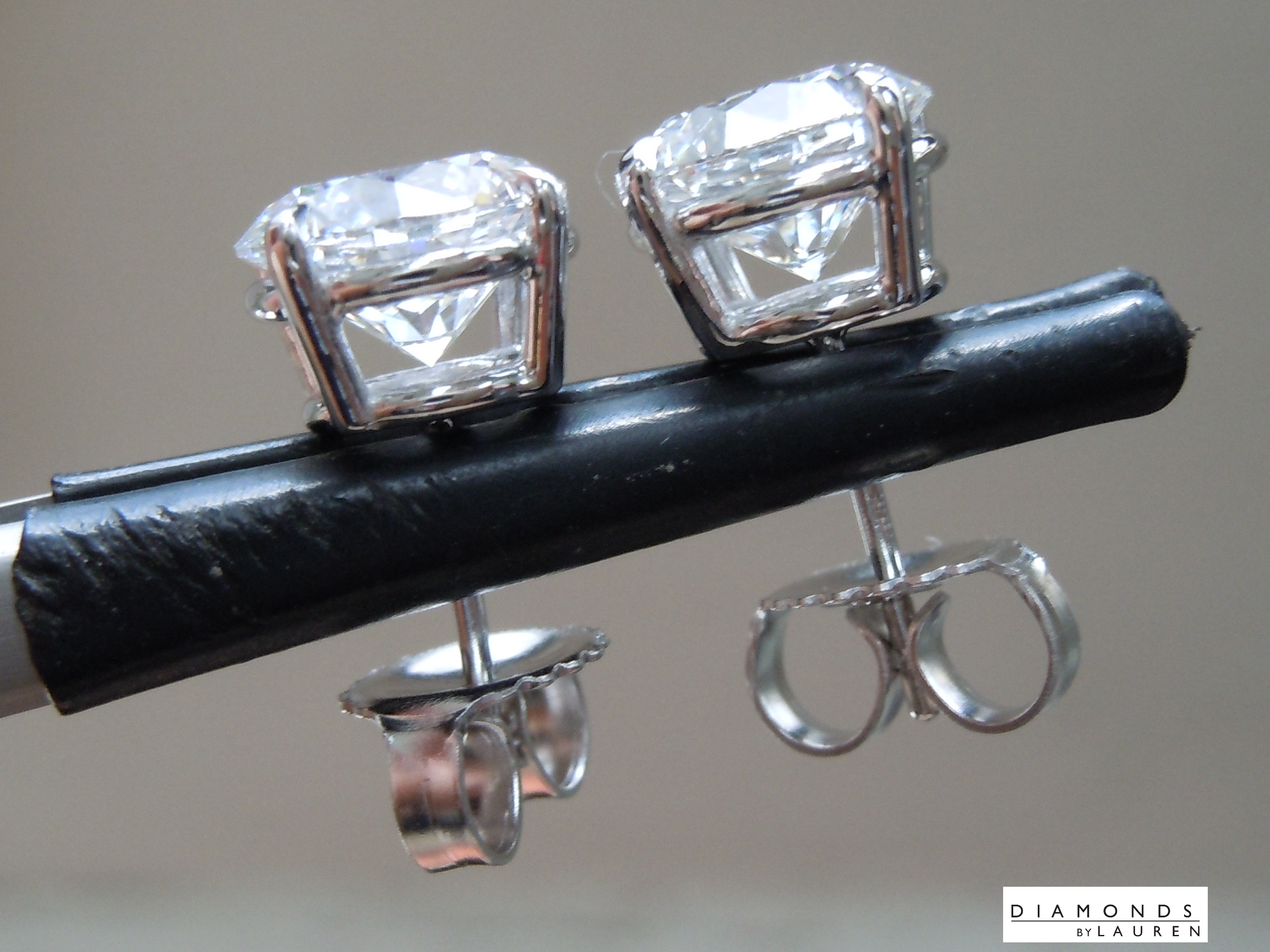 colorless diamond earrings