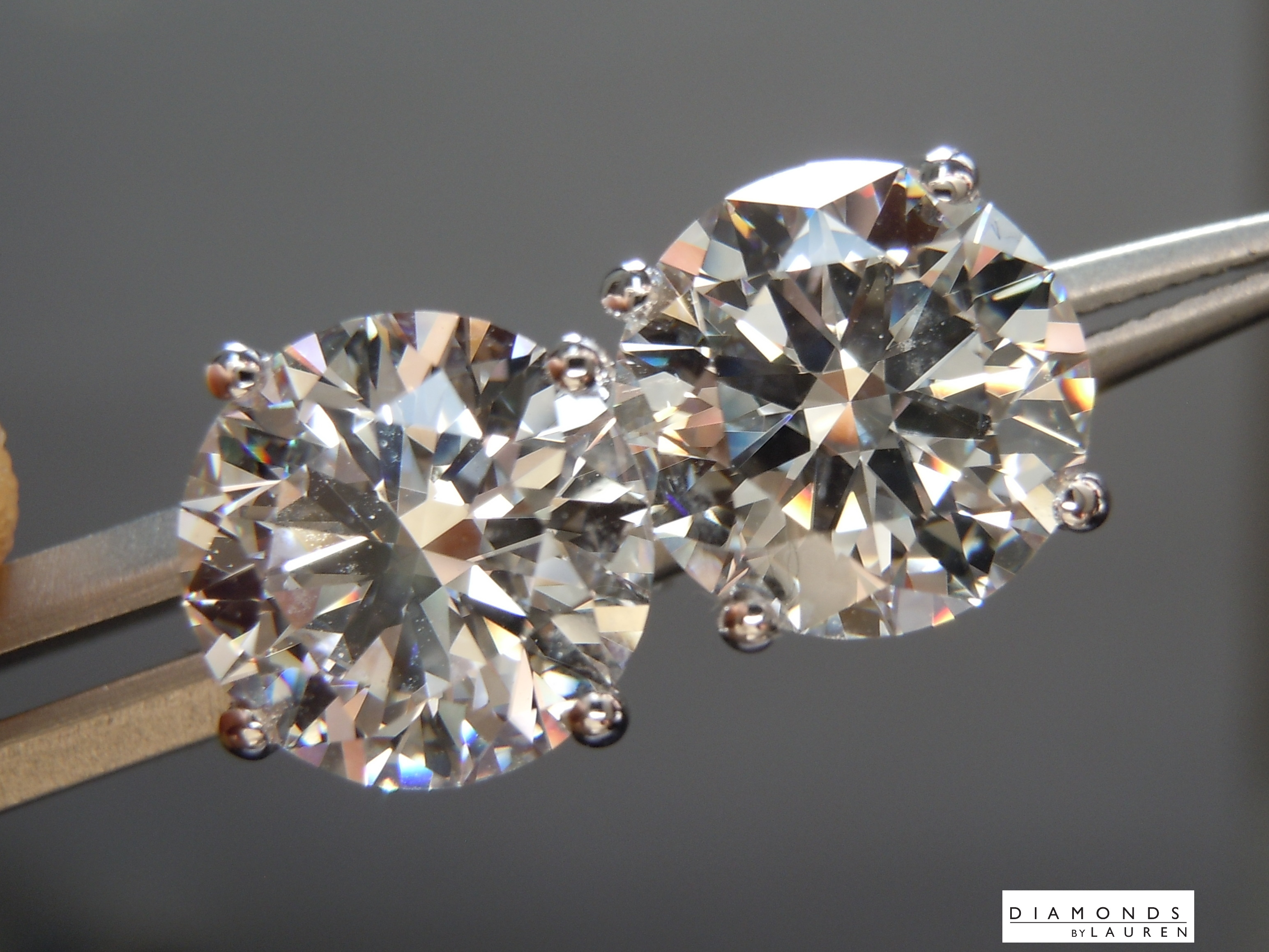 colorless diamond earrings