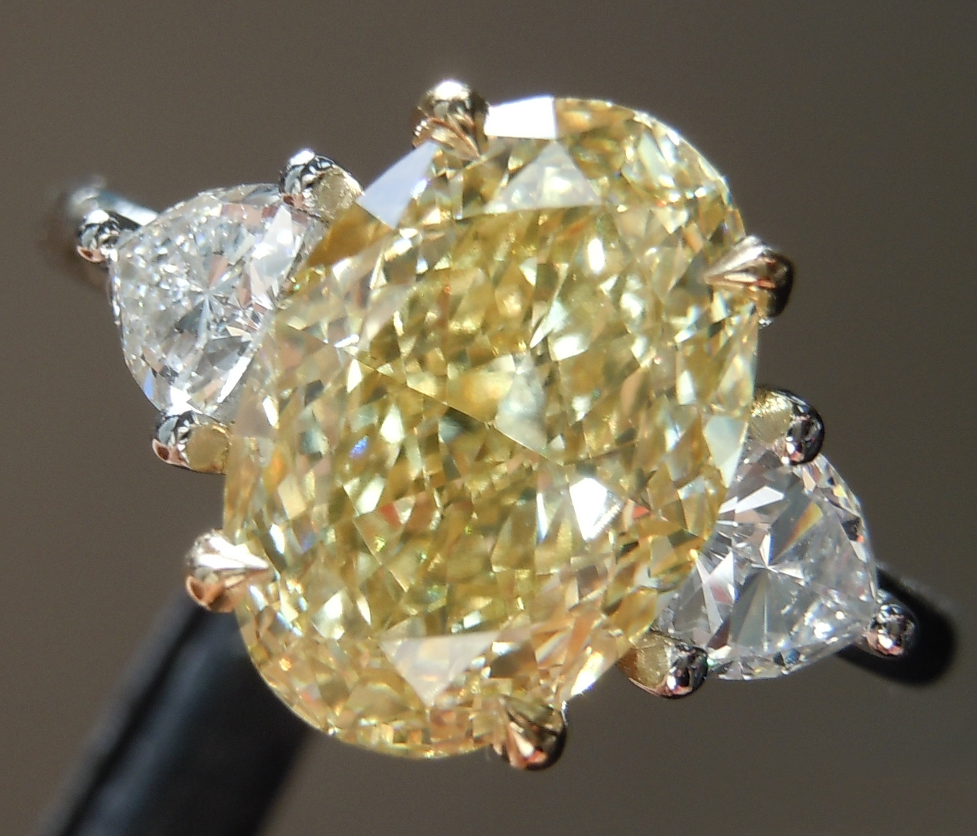 3.05ct Yellow VVS2 Oval Lab Grown Diamond Ring R11208