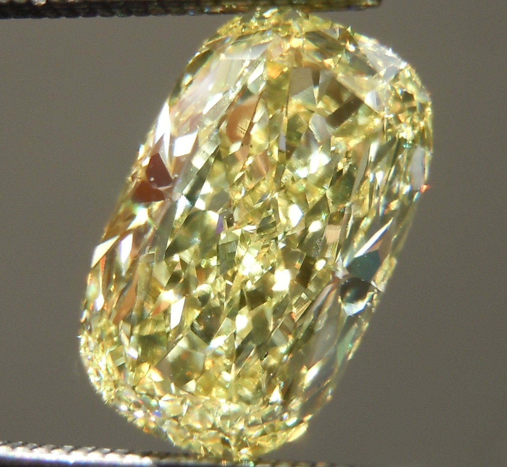 2.00ct Yellow VS2 Cushion Cut Lab Grown Diamond R11227 