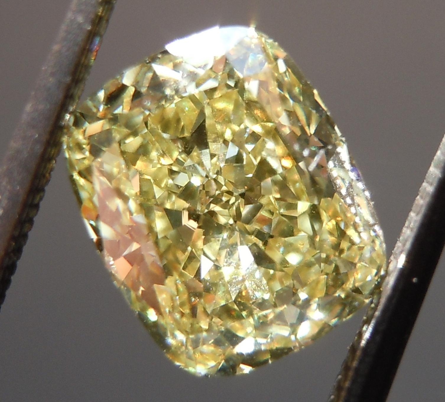 2.05ct Yellow VS1 Cushion Cut Lab Grown Diamond R11226