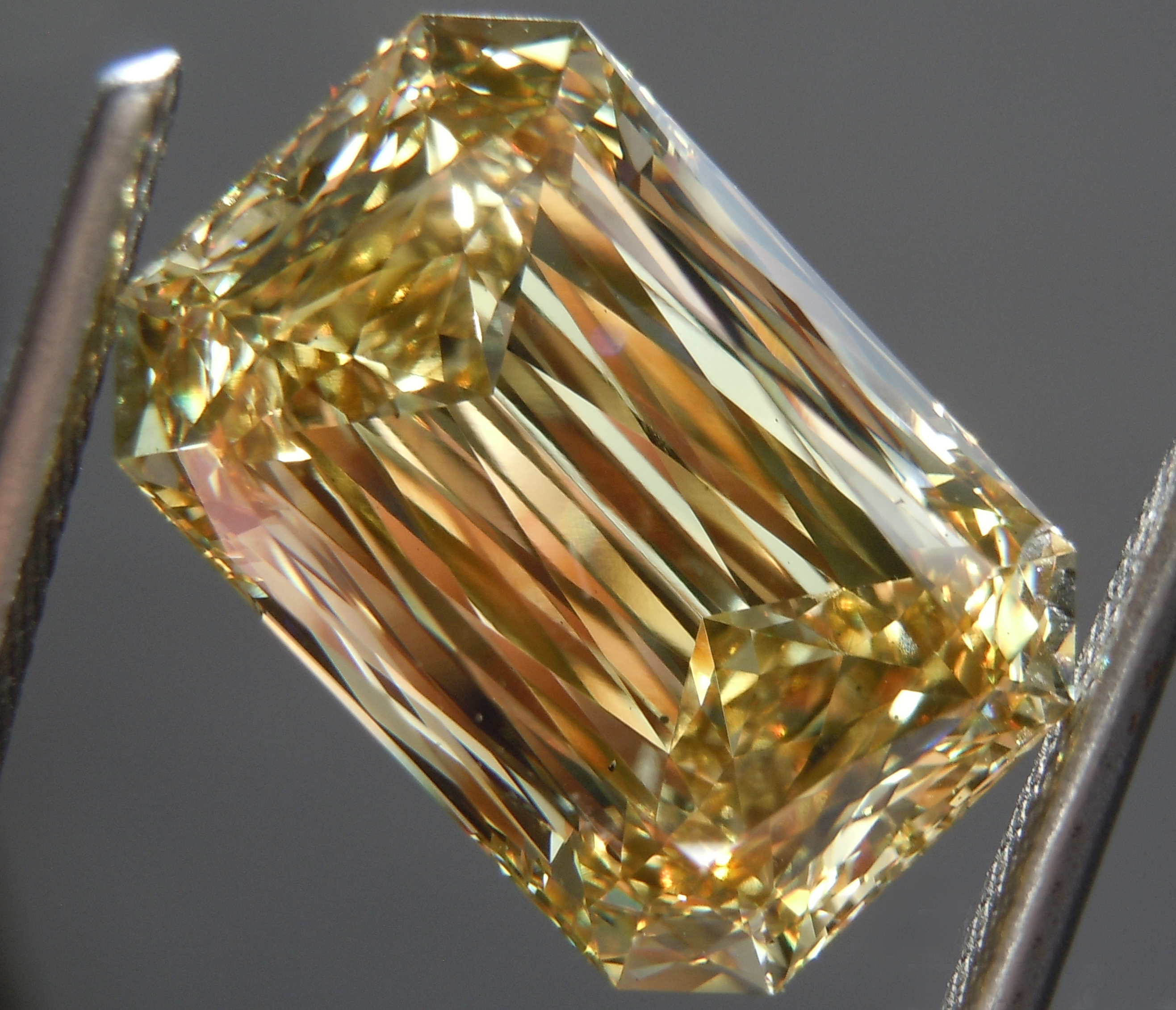 10.00ct Yellow Brown VS2 Criss Cut Lab Grown Diamond R11233