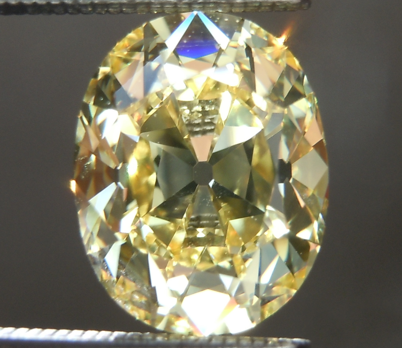 2.51ct Yellow VS1 Cushion Lab Grown Diamond R11250