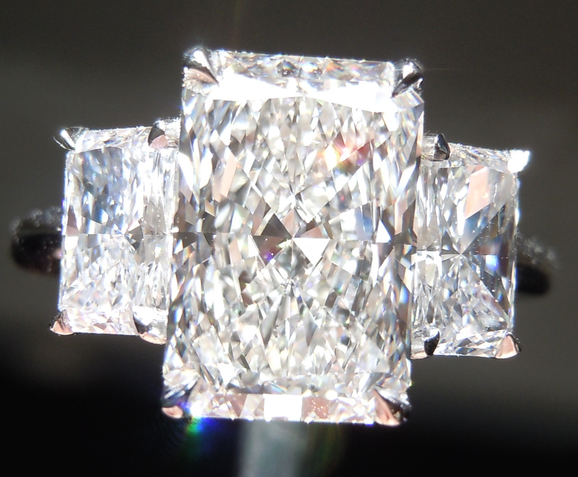 2.55ct E VVS2 Radiant Lab Grown Diamond Ring R11224